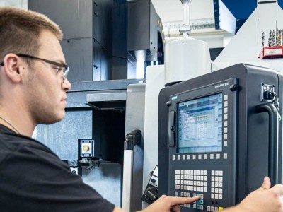Duale Ausbildung bei T&ouml;r&ouml;k G&eacute;pipari Kft.