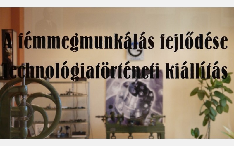 TRADITION BEWAHREN &ndash; J&oacute;zsef T&ouml;r&ouml;ks Ausstellung zur Industriegeschichte im GYMSKIK.