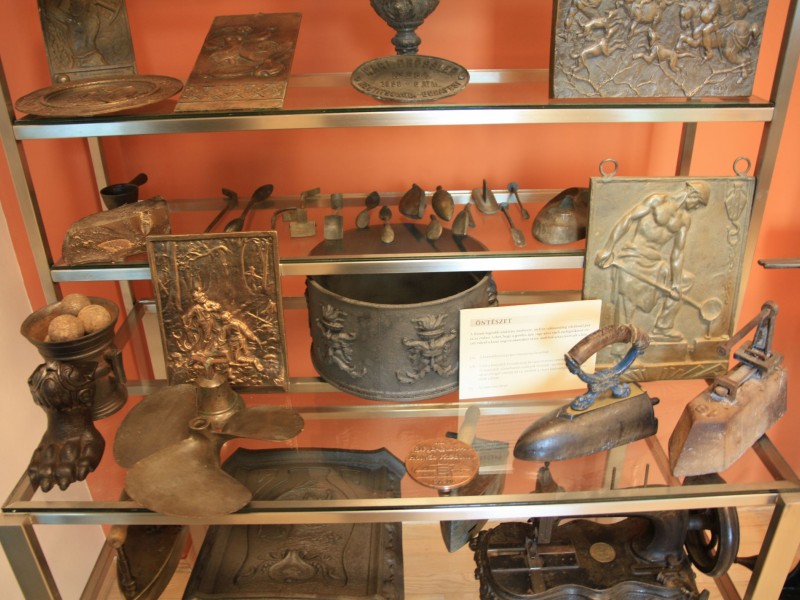 TRADITION BEWAHREN – József Töröks Ausstellung zur Industriegeschichte im GYMSKIK.