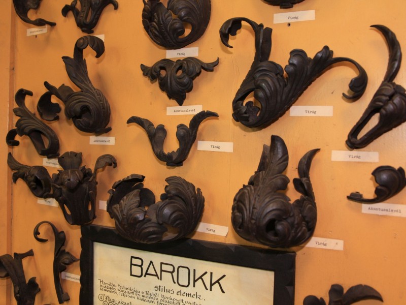 TRADITION BEWAHREN – József Töröks Ausstellung zur Industriegeschichte im GYMSKIK.