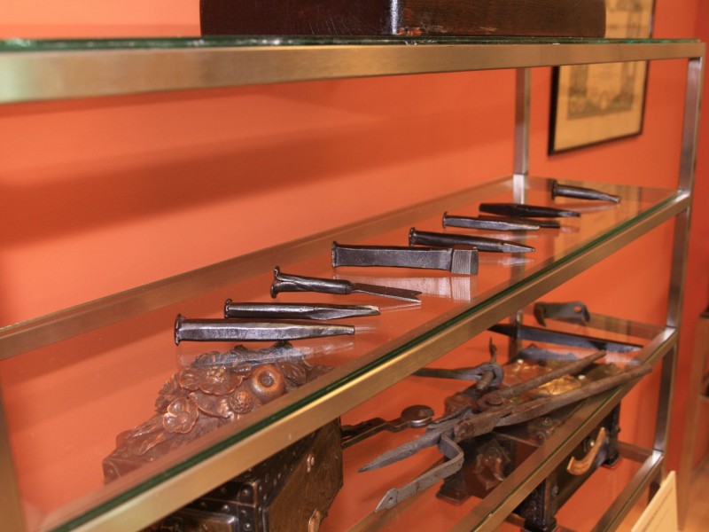 TRADITION BEWAHREN – József Töröks Ausstellung zur Industriegeschichte im GYMSKIK.