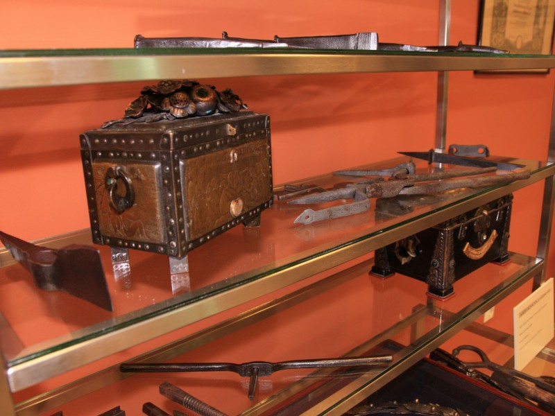 TRADITION BEWAHREN – József Töröks Ausstellung zur Industriegeschichte im GYMSKIK.