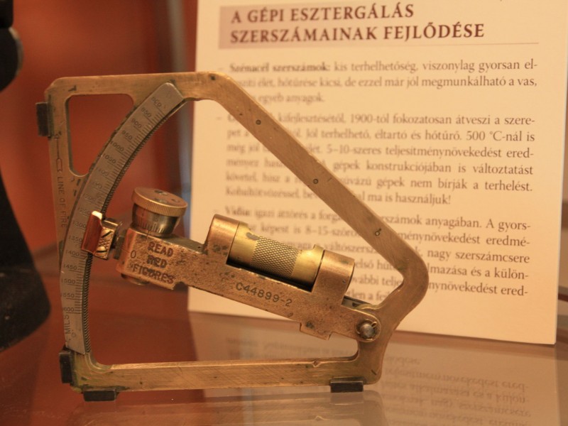 TRADITION BEWAHREN – József Töröks Ausstellung zur Industriegeschichte im GYMSKIK.